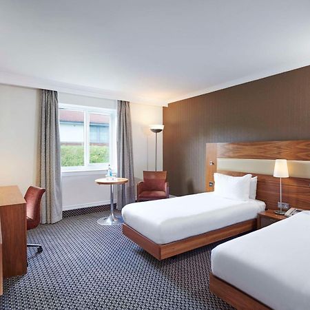 Doubletree By Hilton Bristol North Hotel Room photo