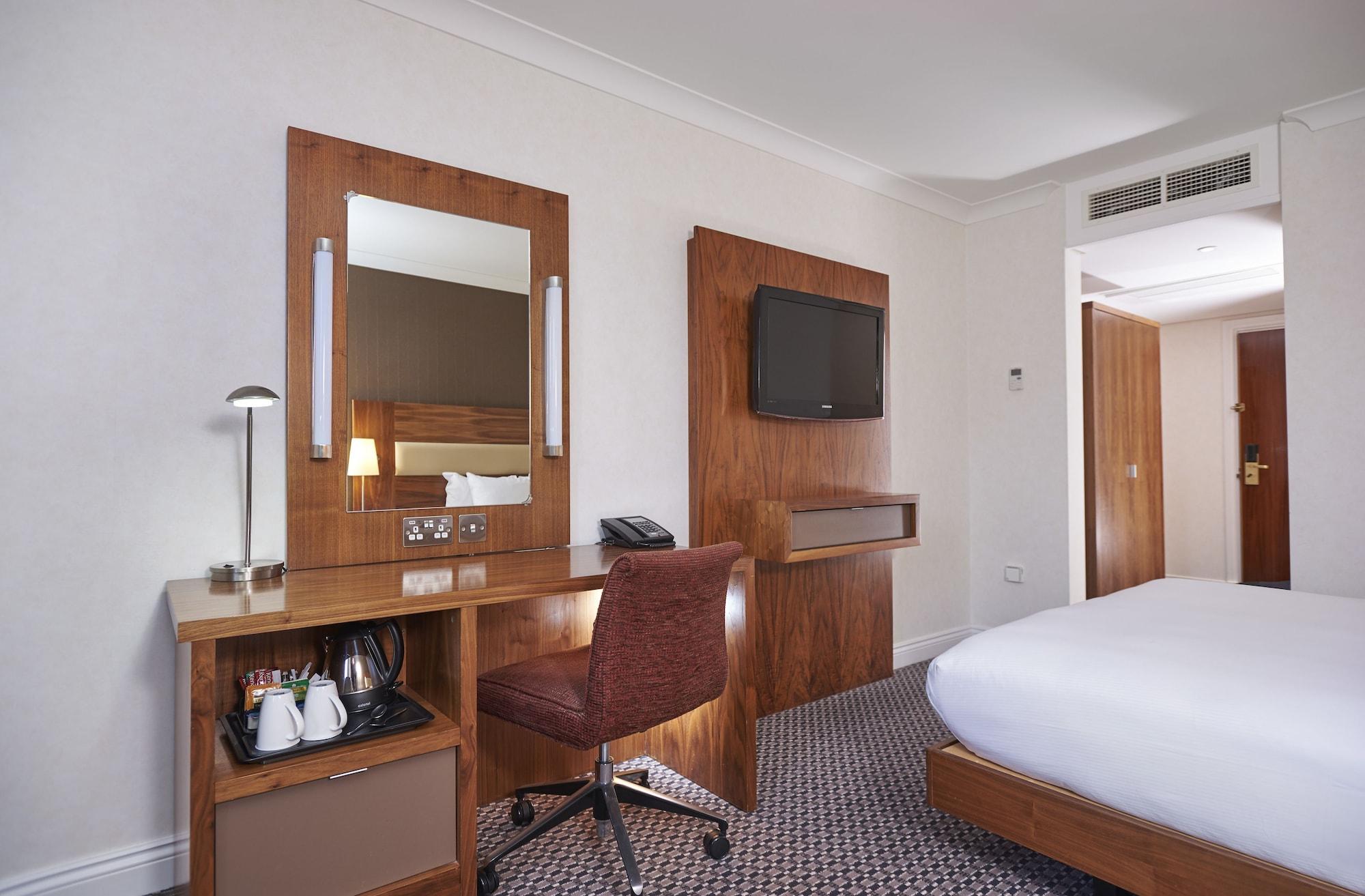 Doubletree By Hilton Bristol North Hotel Room photo