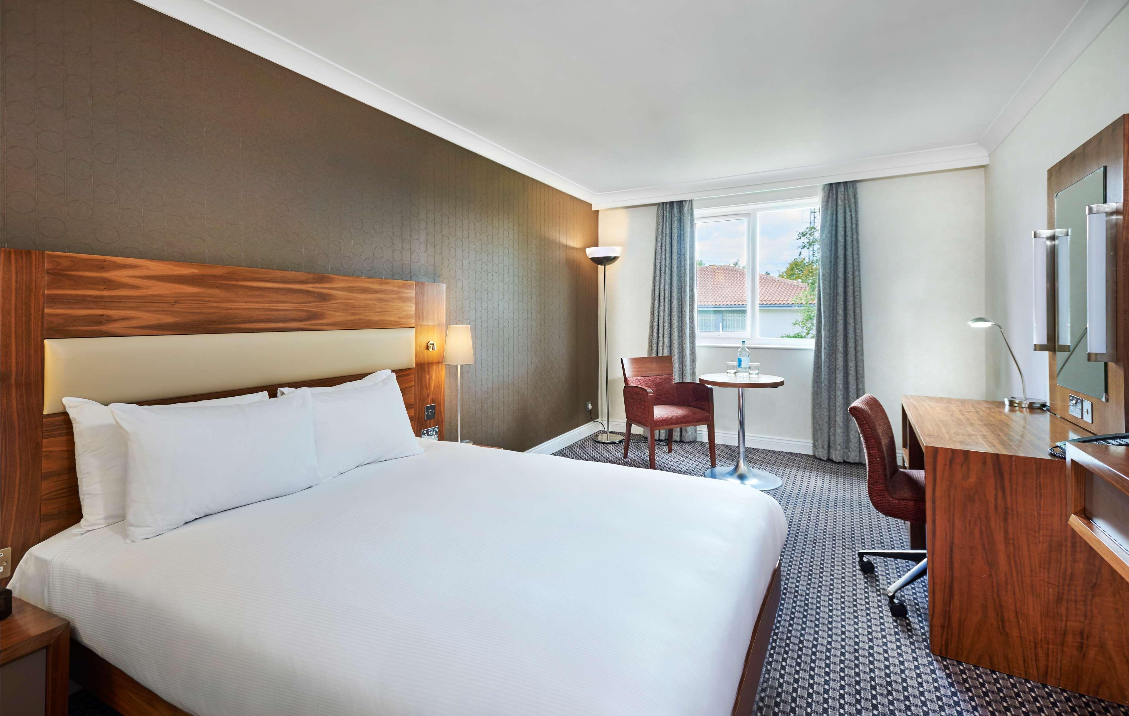 Doubletree By Hilton Bristol North Hotel Room photo