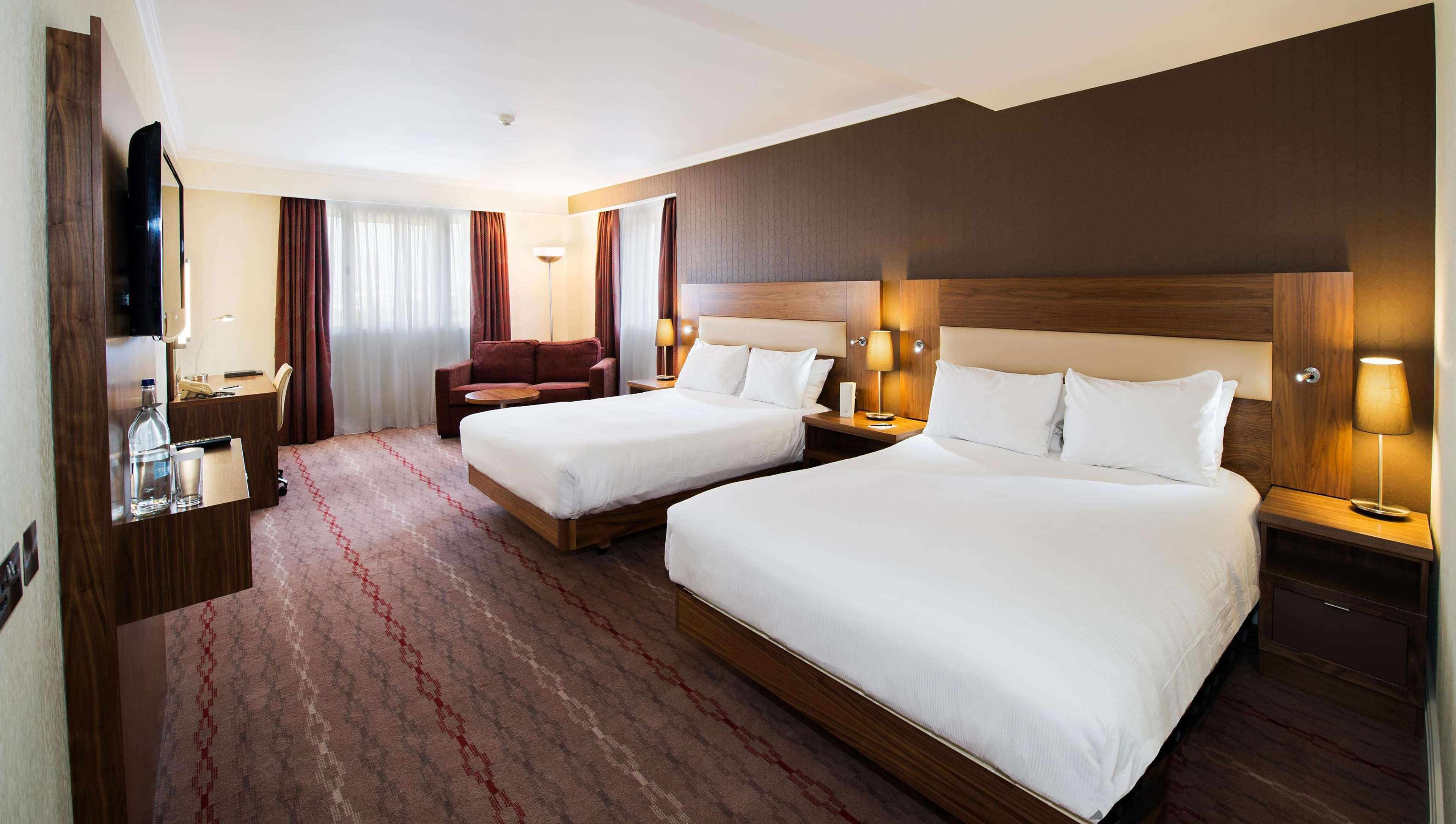 Doubletree By Hilton Bristol North Hotel Room photo