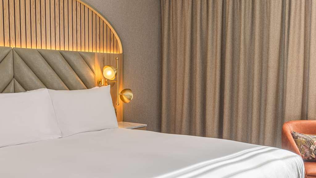 Doubletree By Hilton Bristol North Hotel Room photo