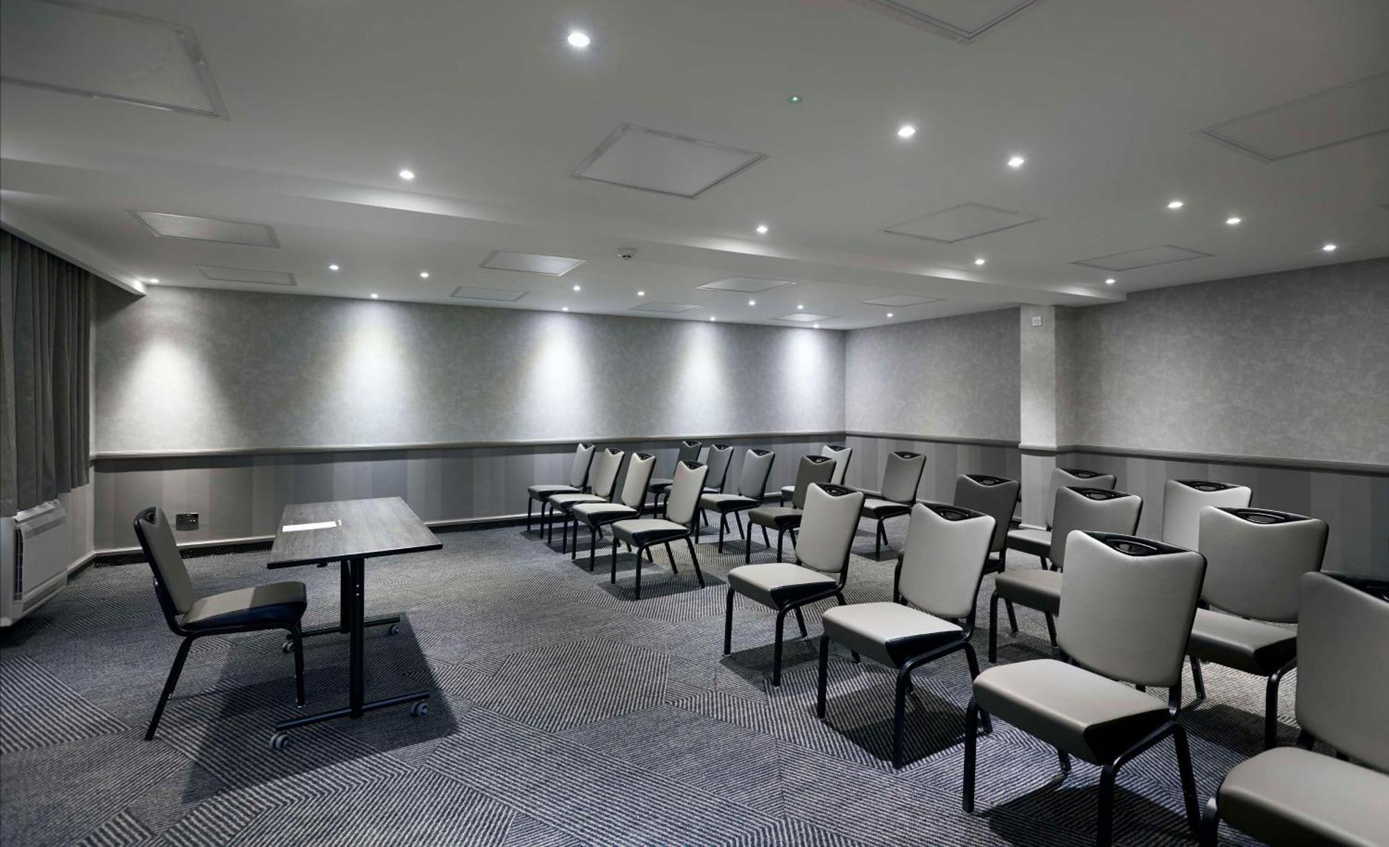 Doubletree By Hilton Bristol North Hotel Exterior photo