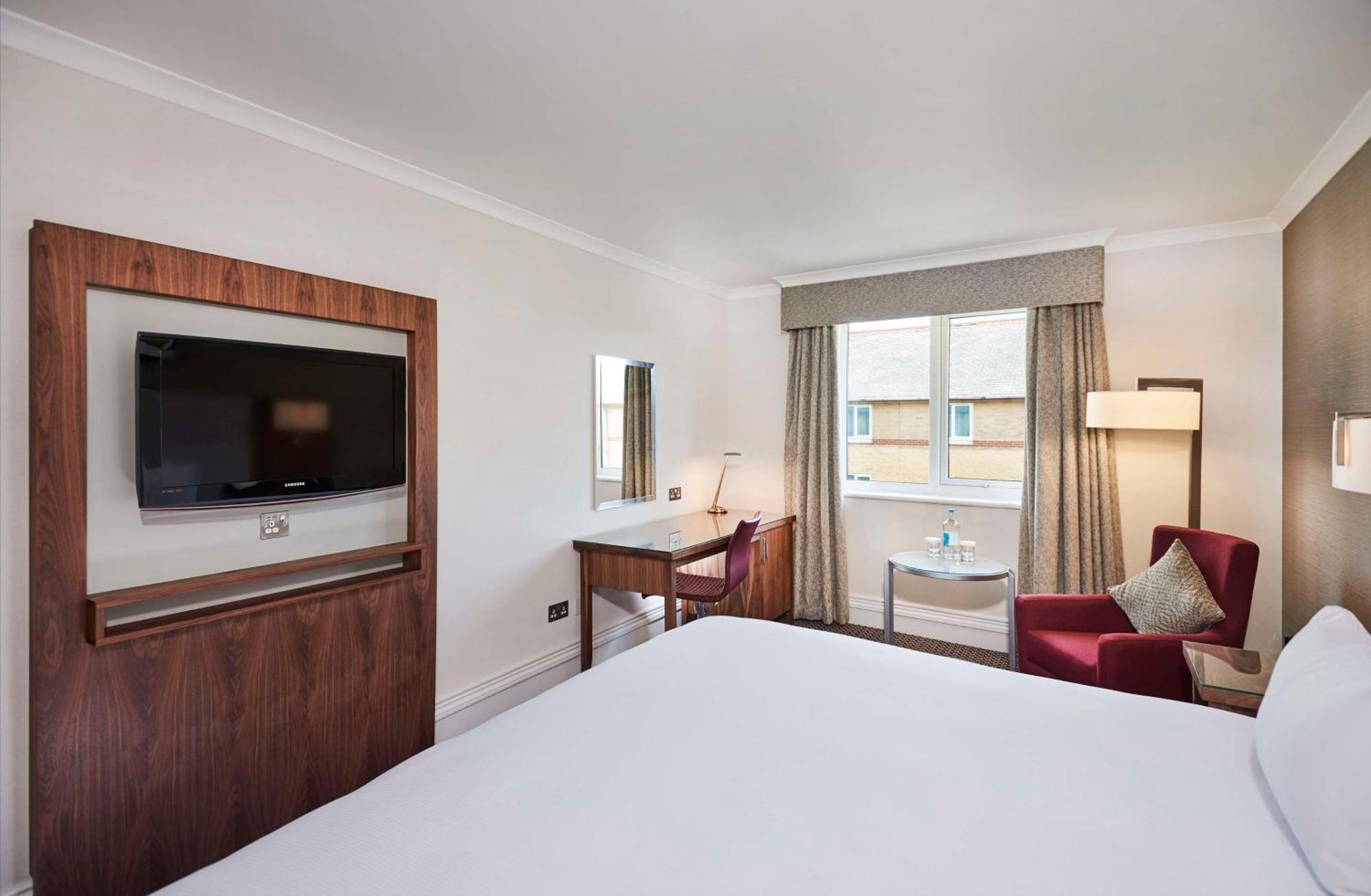 Doubletree By Hilton Bristol North Hotel Exterior photo