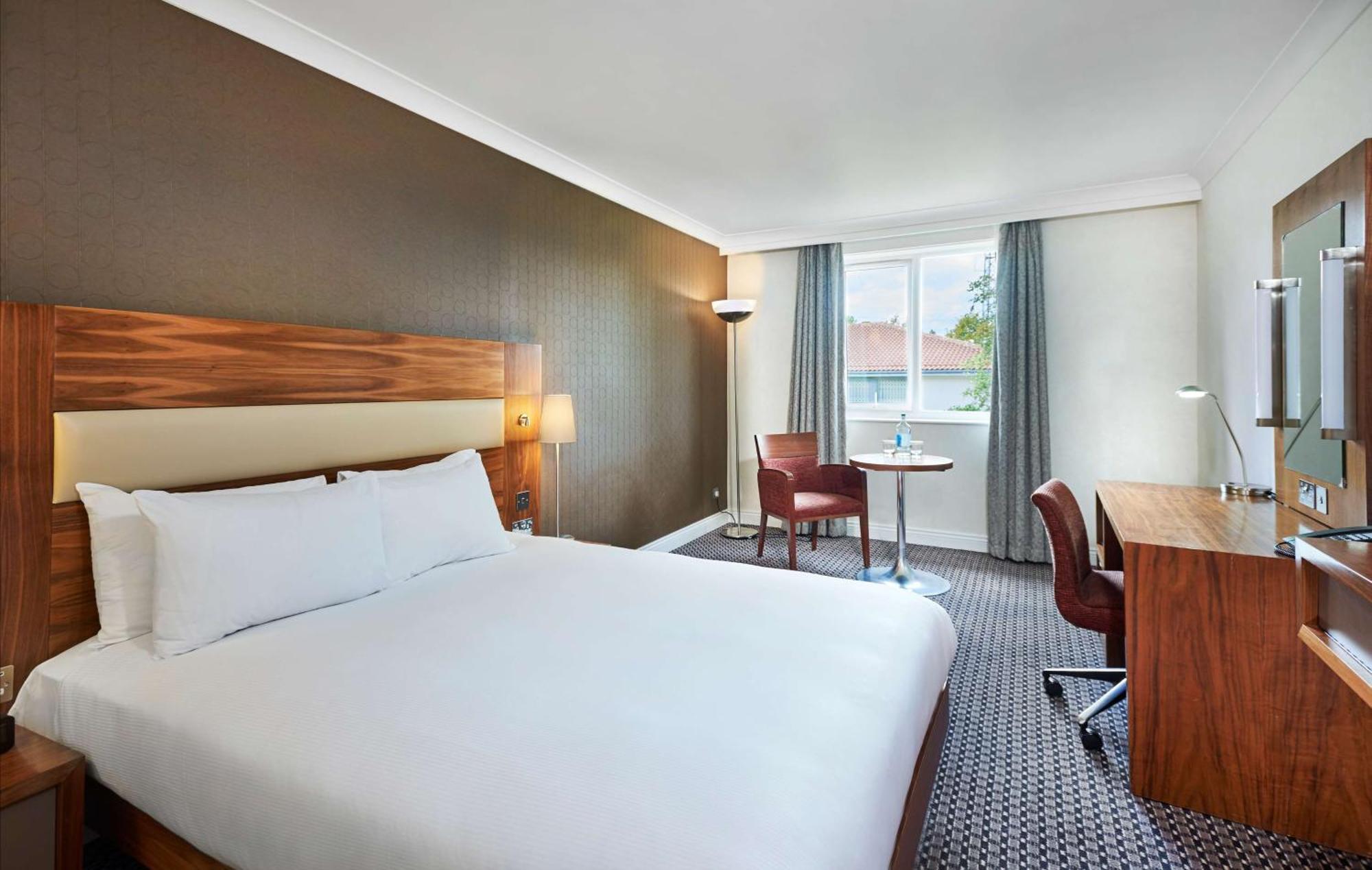 Doubletree By Hilton Bristol North Hotel Exterior photo