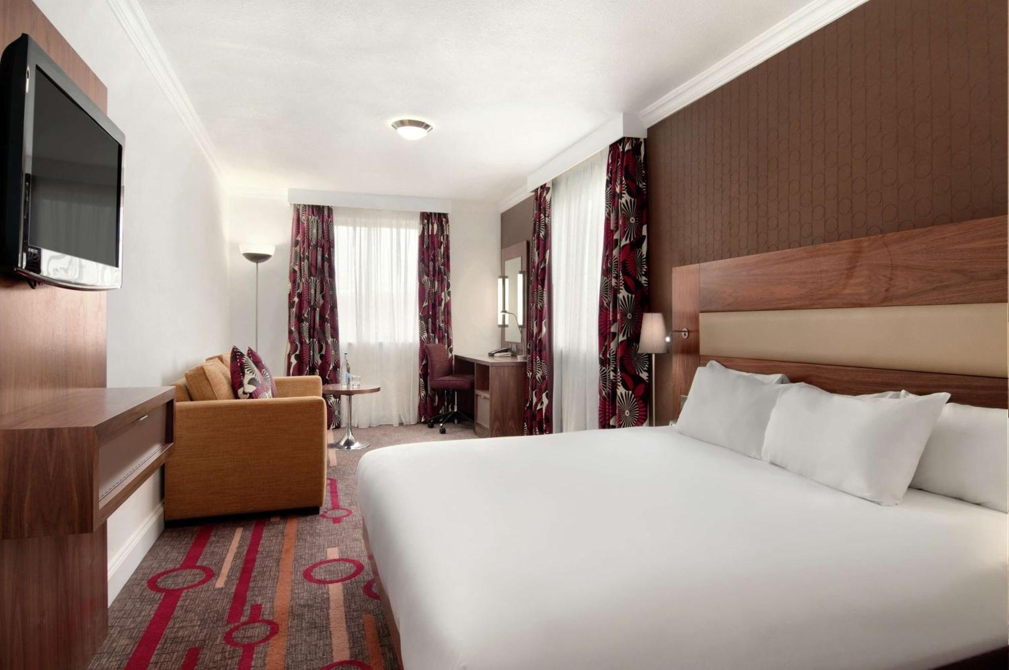 Doubletree By Hilton Bristol North Hotel Exterior photo