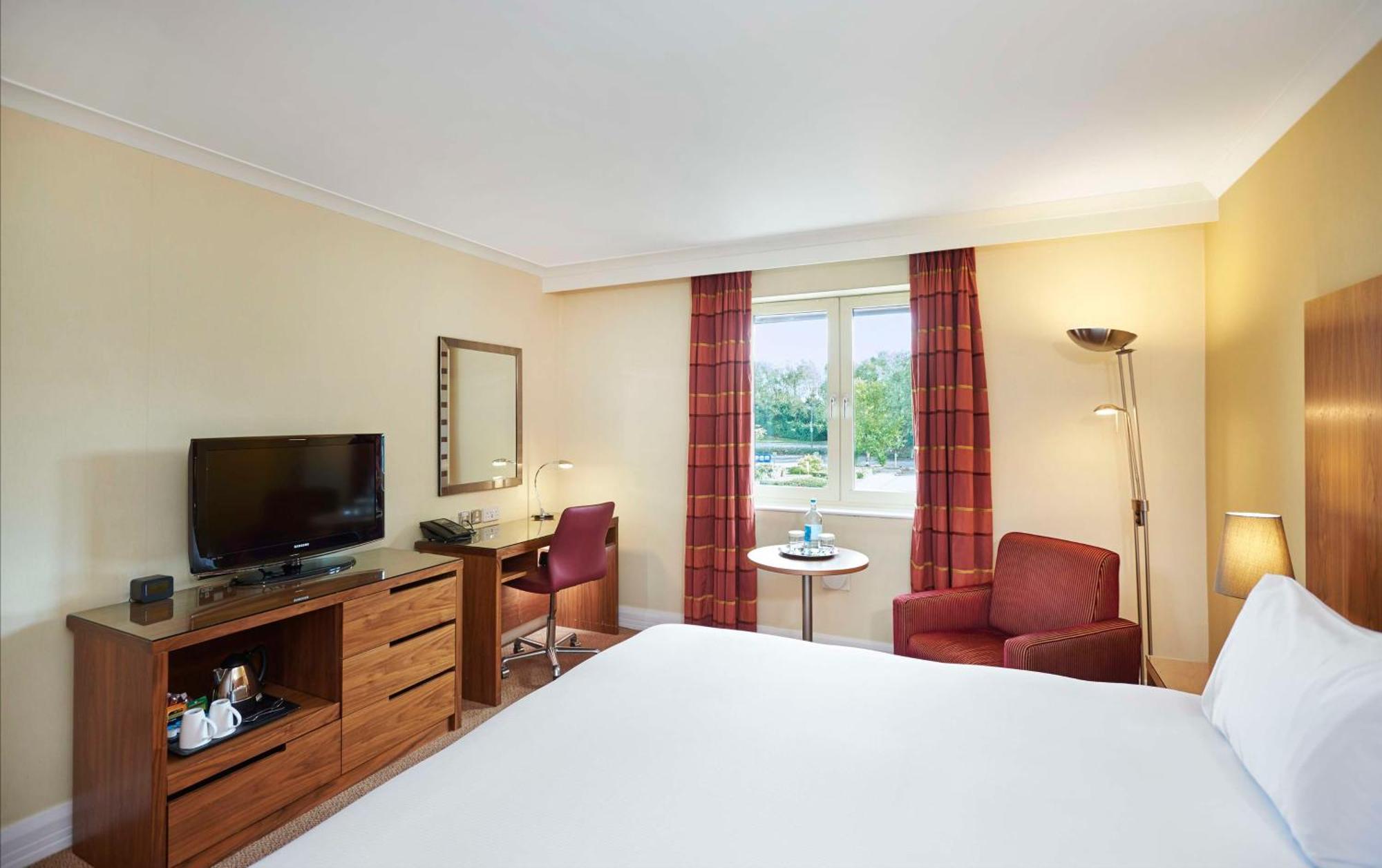 Doubletree By Hilton Bristol North Hotel Exterior photo