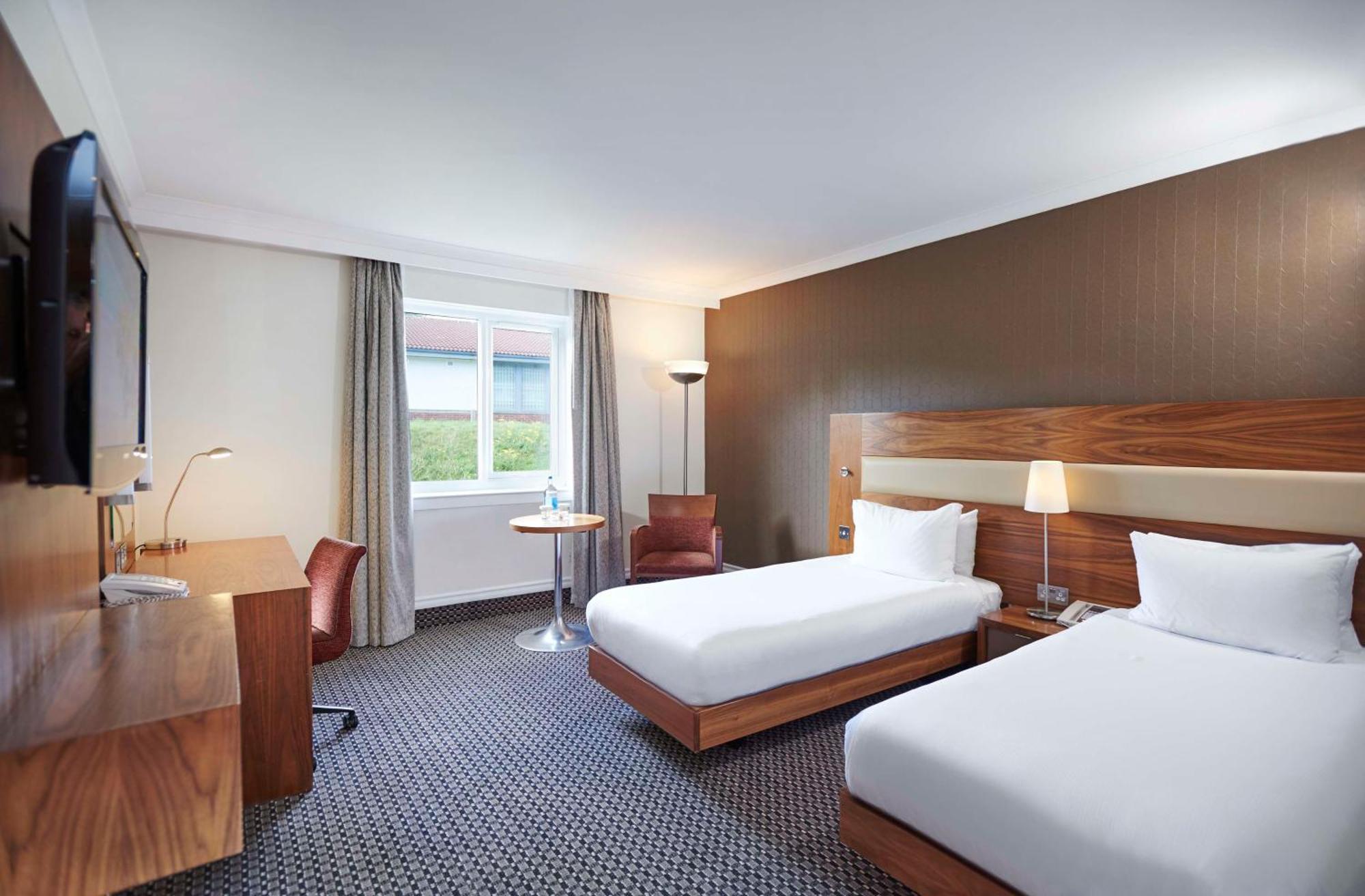 Doubletree By Hilton Bristol North Hotel Room photo